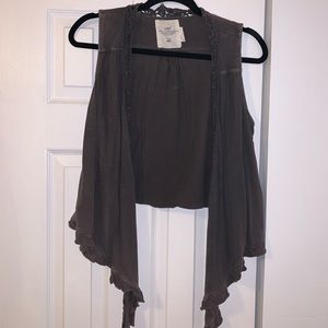 faded grey vest 💕